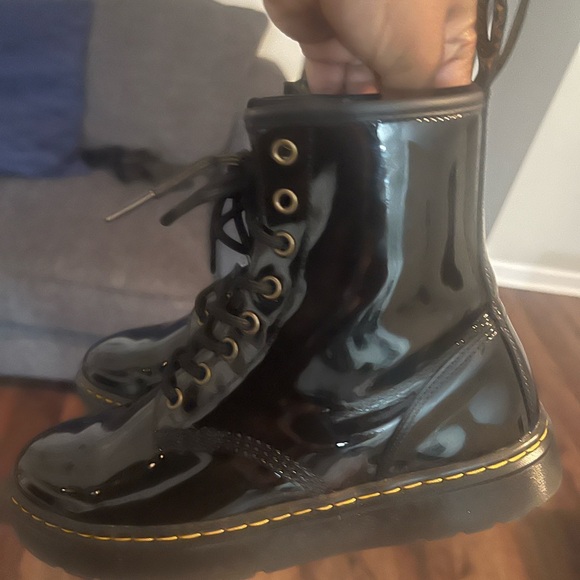 Patent Doc Martens Women’s size 8 - Picture 3 of 6